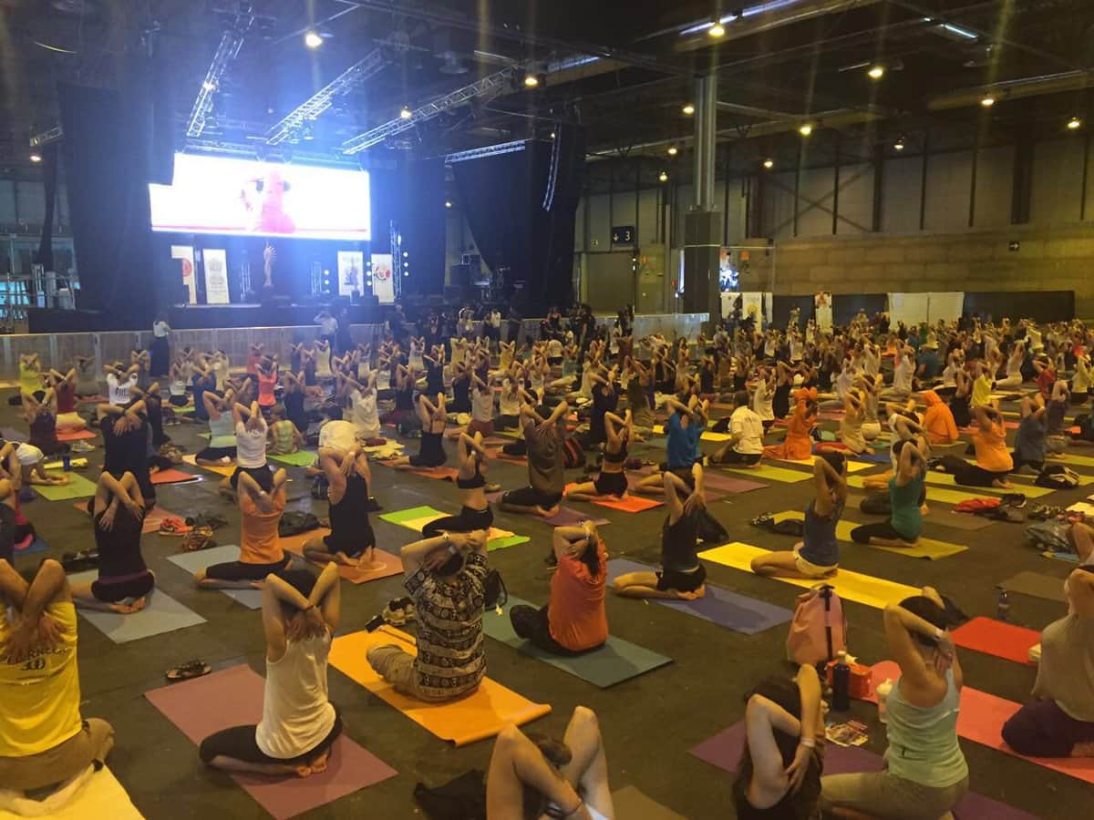 Shilpa shetty's yoga class in Real Madrid