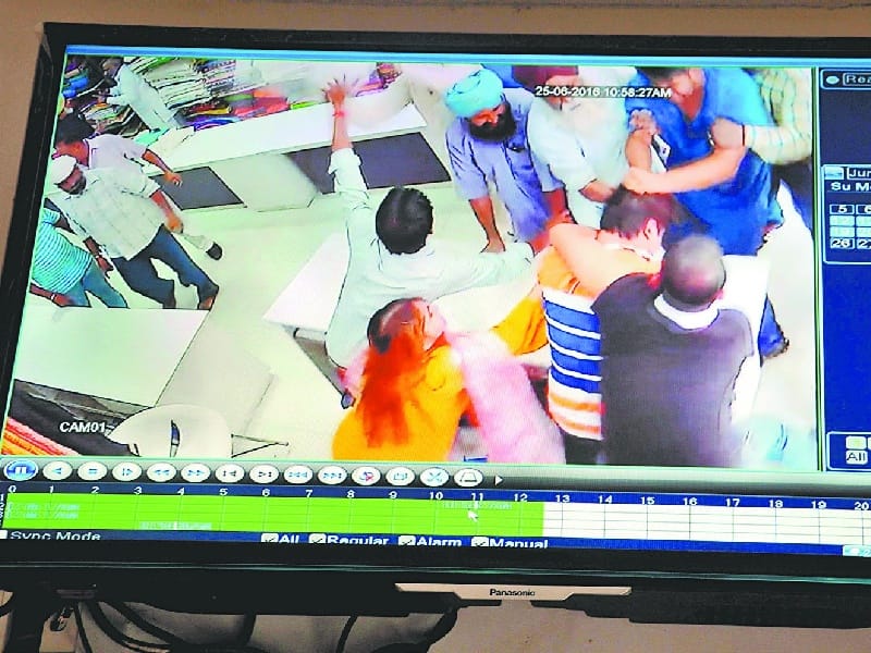 beating, shopkeeper beat in ludhiana, ludhiana beat