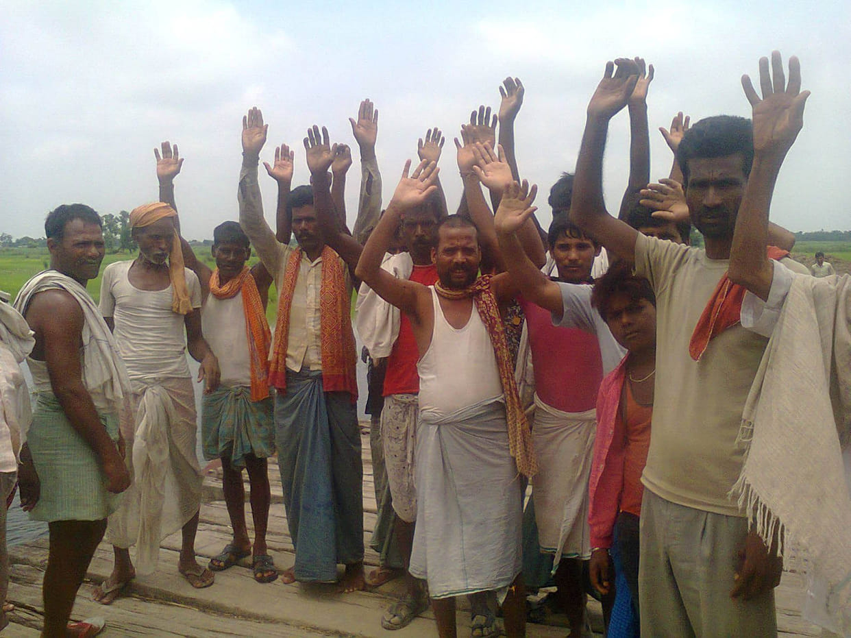 people proteted fpr pantoon bridge