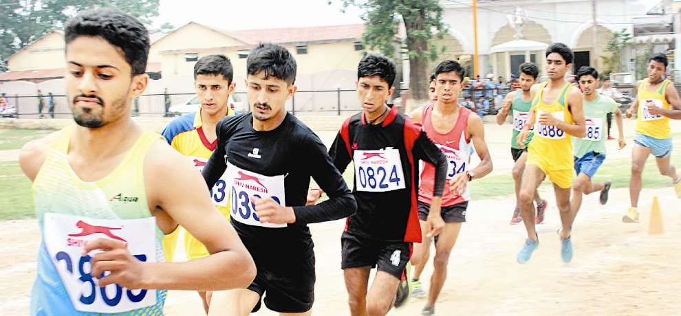 mohit and bita of kamlad win the 200 meter race