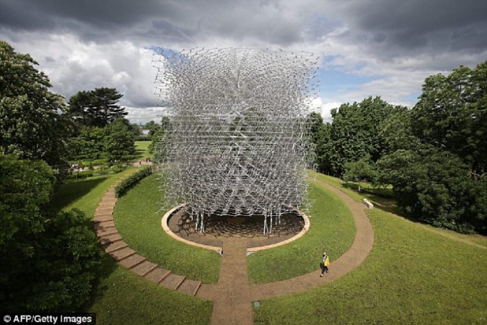 40-ton steel hive installed in kew gardens