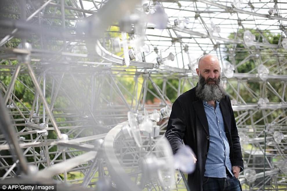 40-ton steel hive installed in kew gardens