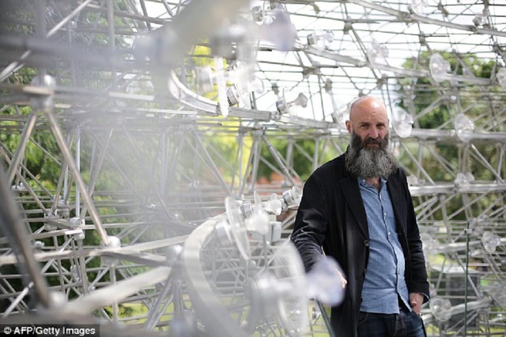 40-ton steel hive installed in kew gardens