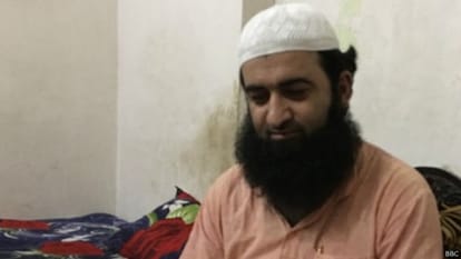 Who imposed tolet posters on Kairana hindu homes