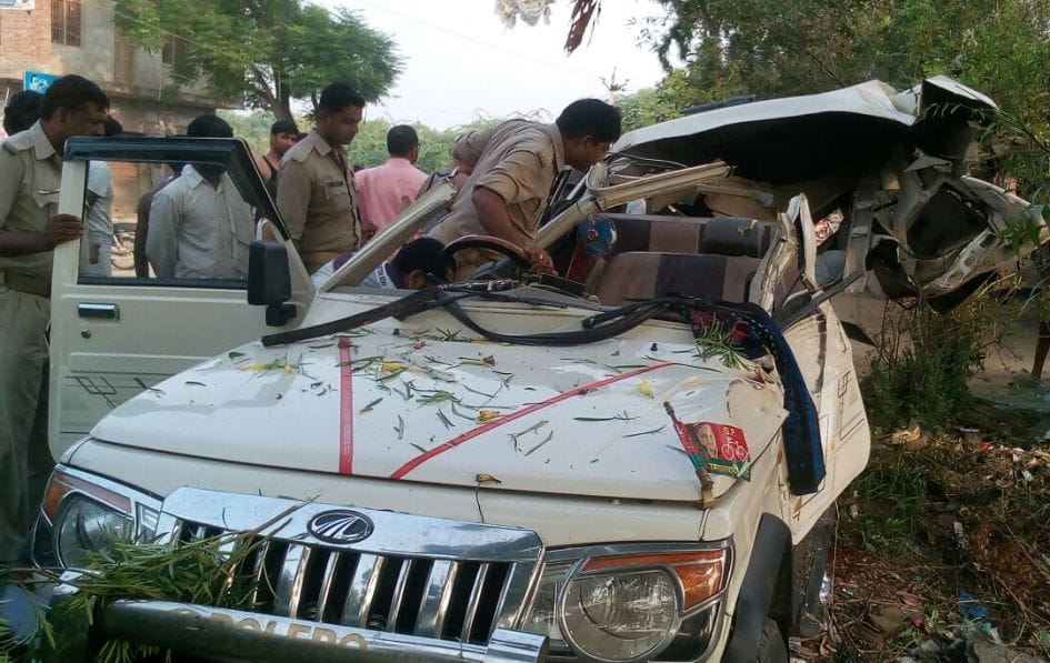 Bolero tree crashed into uncontrolled, eight injured