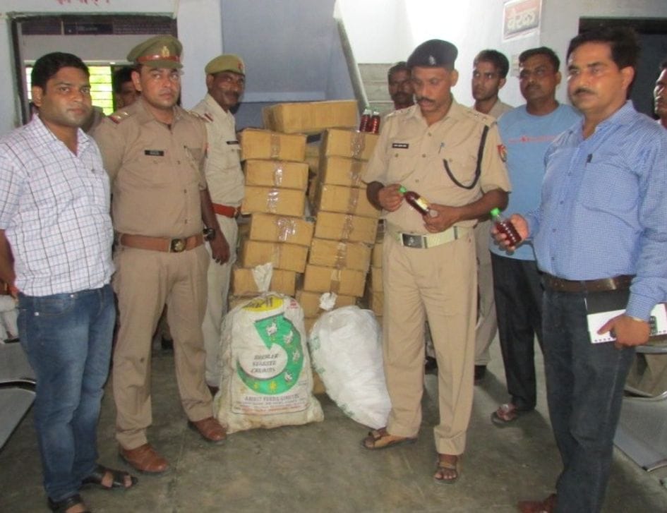 smugglers arrested with liquor