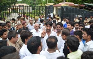 The angry students burst on entrance exam manipulation