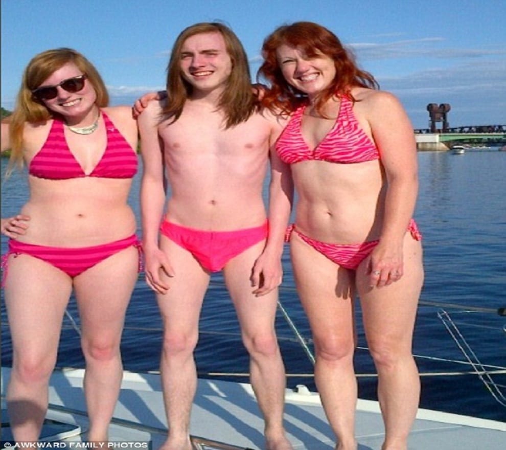 awkward family pictures that will surprise you