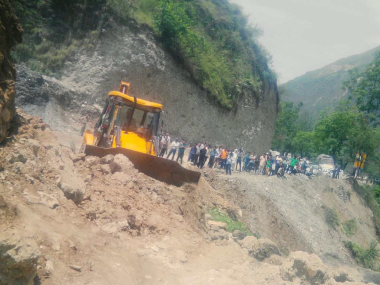 badrinath highway blocked