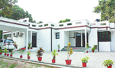 DM in the construction of the mansion belies