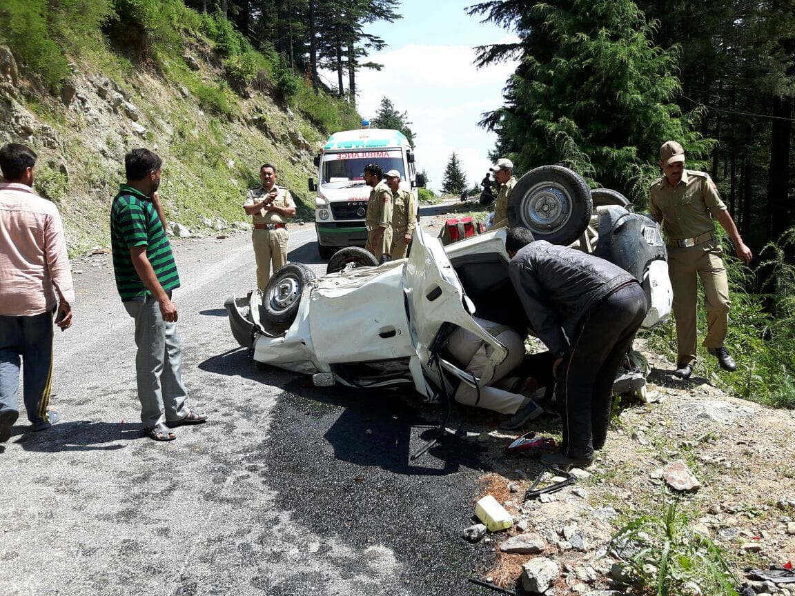 Tihapar and the car fell into the ditch, two killed