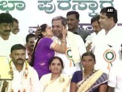 Viral Video: Woman kisses CM Siddharamaiya on the stage, says don't misunderstand 