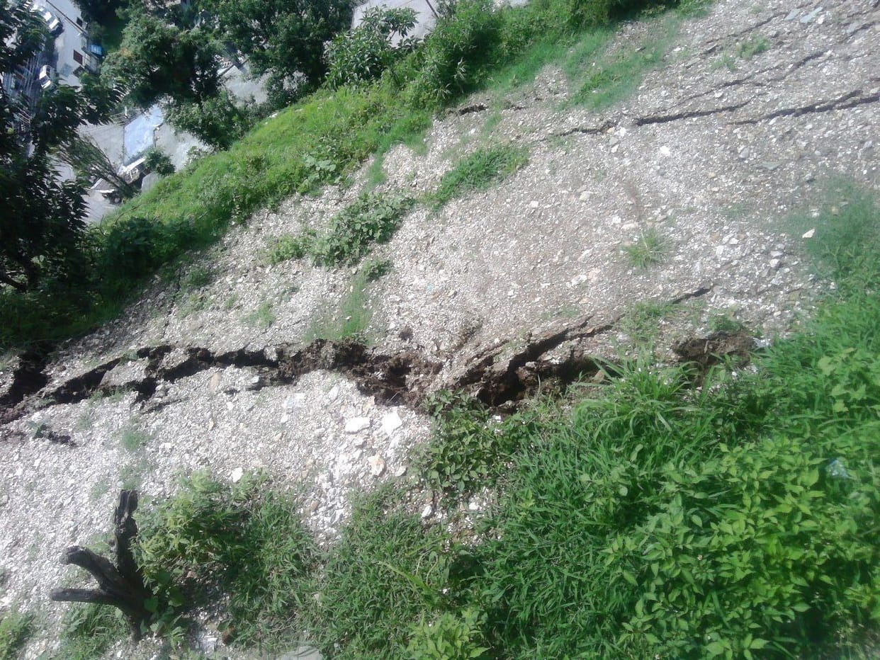  cracked, earthquick, land slide, ukhimath.