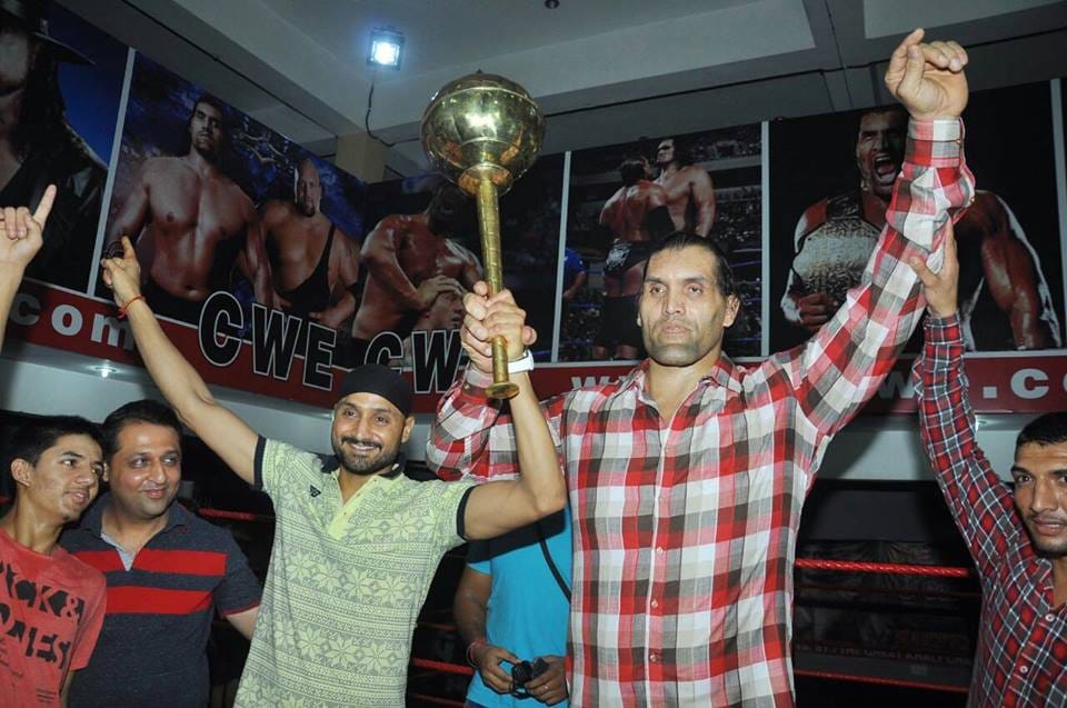 harbhajan singh, harbhajan singh fight with khali student, the great khali 