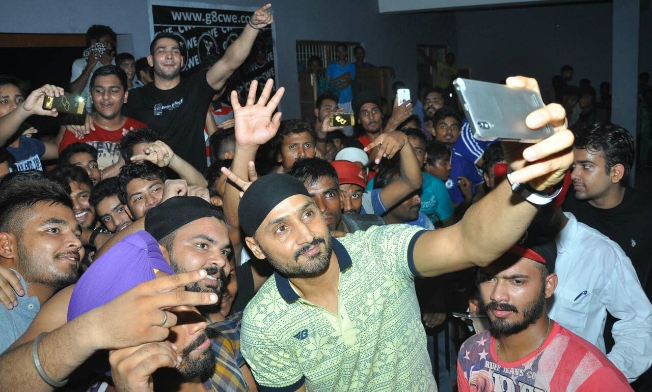 harbhajan singh, harbhajan singh fight with khali student, the great khali 