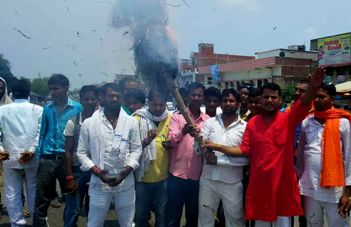 Burned effigies of President of China