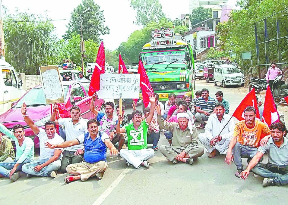 Demonstration against the center, Highway blocked