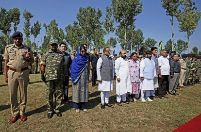 Mehboobaa Mufti pay tribute to martyrs