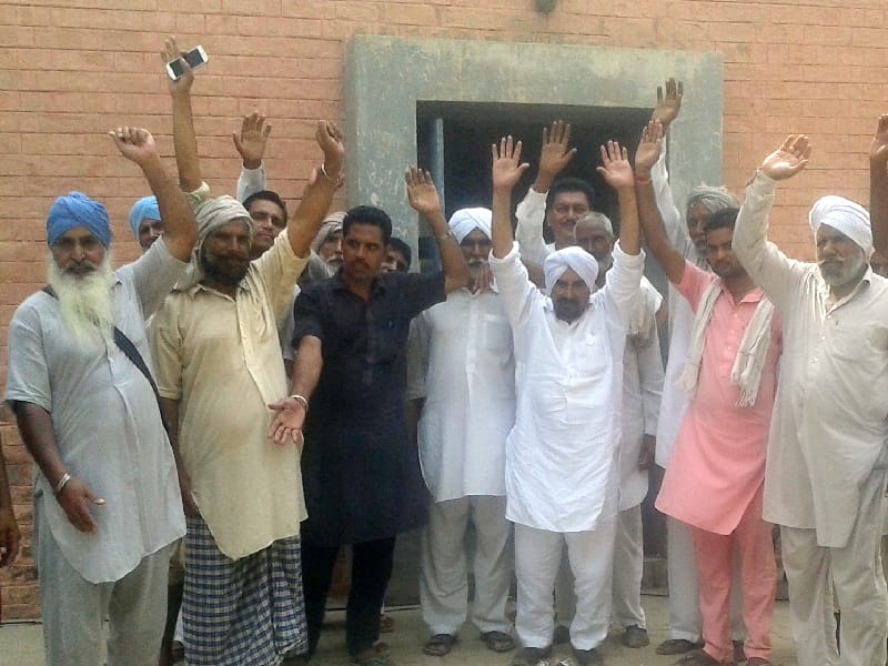 protest, people protest, dirt water, supply of water, village gurusar, muktsar, jalandhar, punjab