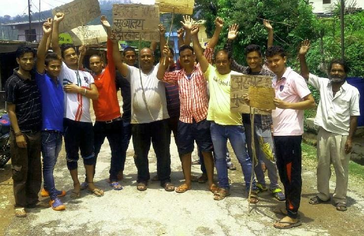 The people on the road to the district headquarters