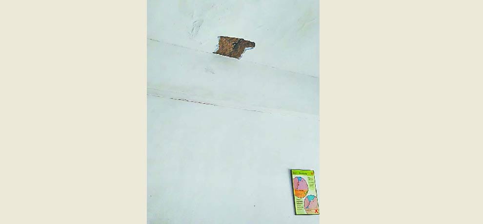 fall of plaster in hospital injured kid and mother in gurgaon 