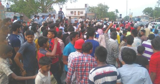 Teacher Htyakr body thrown on the railway track