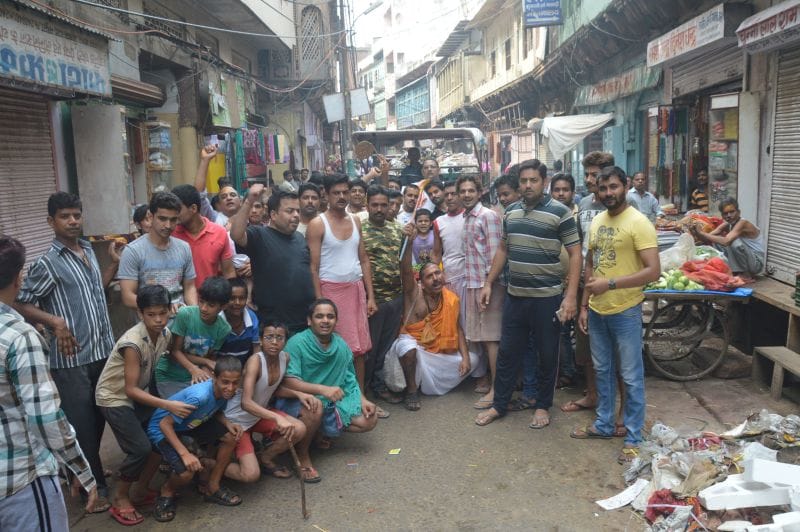public jam the road against tripping of electricity