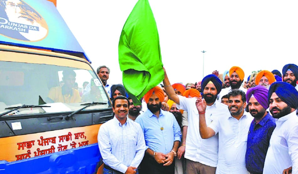flag off to punjab da parkash vehicle by SAD leader majithia