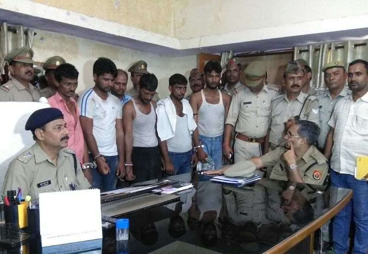 traansaport kaarobaaree se loot ke baad chhah lutere pakade
