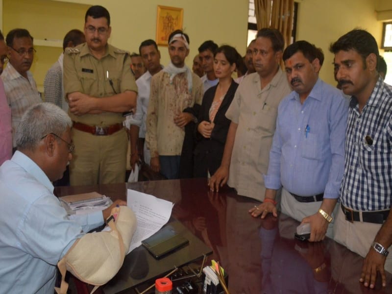 fighting in mathura city magistrate office