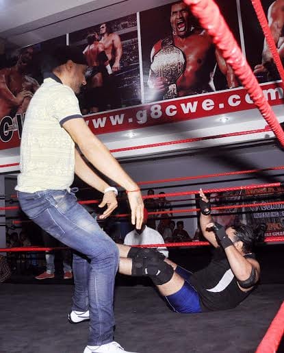 cricketer harbhajan singh fight with the great khali student in wrestling ring in jalandhar