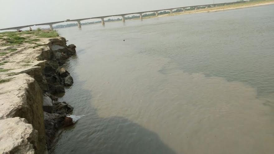 Increased water level in Ghagra, offloading pier