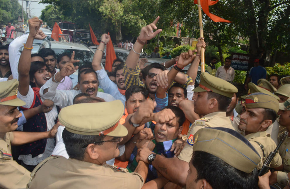 hindu mahasabha activist and 26 Shiva sainik arrested 