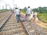 lovers, karnal lovers, jumping in front of train, death, karnal
