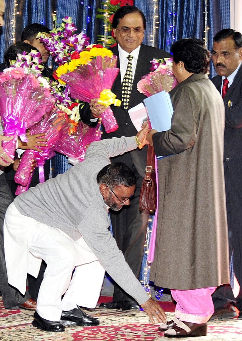 political analysis of mayawati and swami prasad maurya war