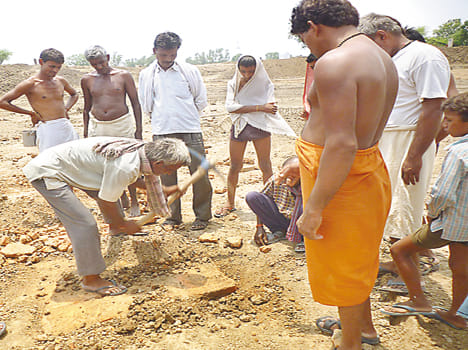 Banda went into the pond excavation ancient statues
