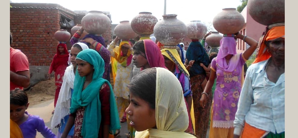 Even after four tubewells water crisis, women have demonstrated pot bust
