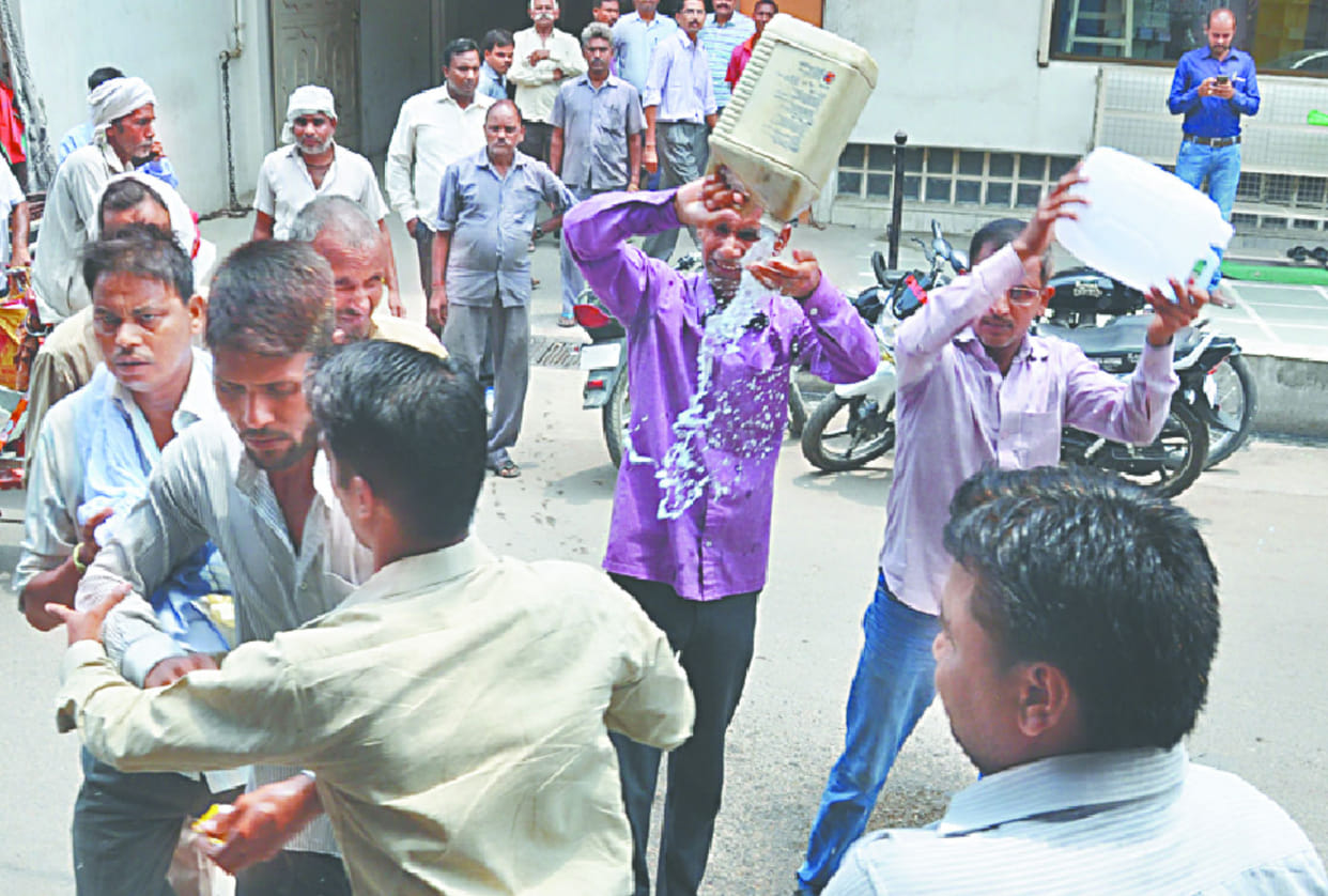 attempt to commit suicide by employees of geeta press