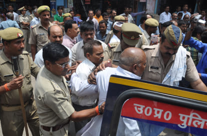 attempt to commit suicide by employees of geeta press