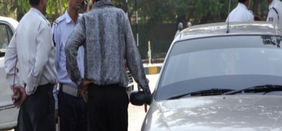 The sergeant bled to stop the car on, friend Cbayi finger
