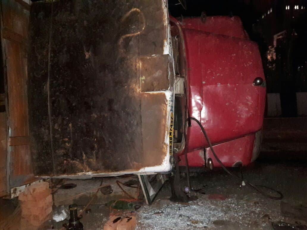 accident of truck in gautam budh nagar noida in tuesday morning
