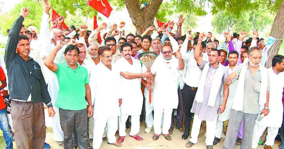 aggitation in sirsa, aggitaion against govt., aggitation by electricians, Strike call, copy