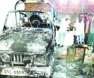  The cash and goods covered, set fire to the vehicle while