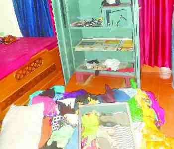 Six lakh property stolen from the house 