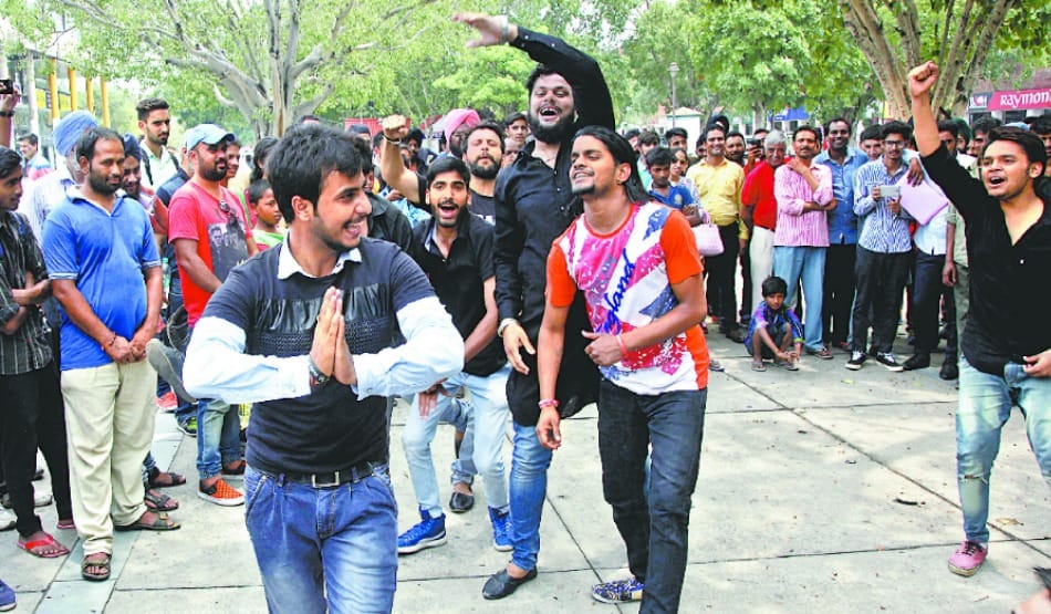 drama staged by samvad theater group at Sector 17 Plaza
