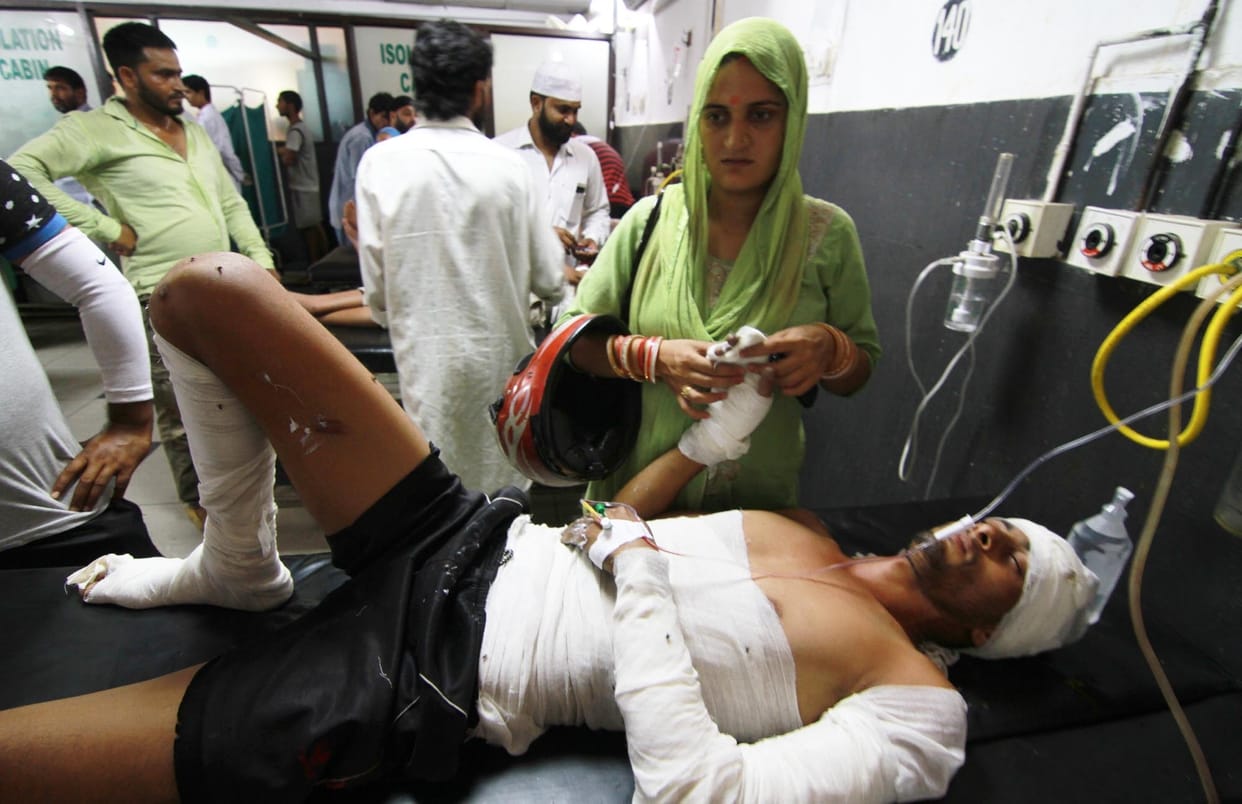two employees of  electricity department killed
