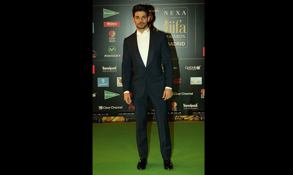 IIFA 2016 best dress actors on green carpet