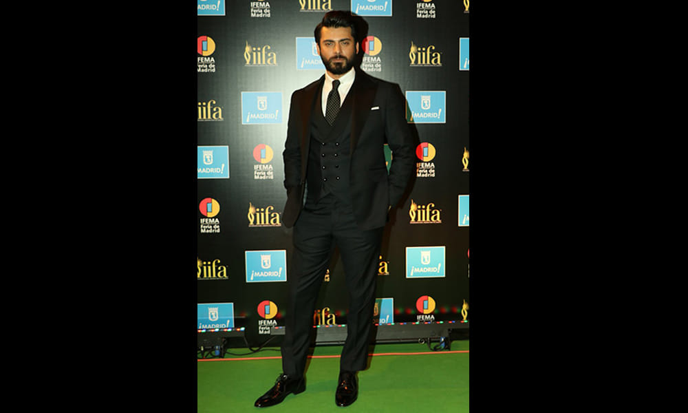 IIFA 2016 best dress actors on green carpet