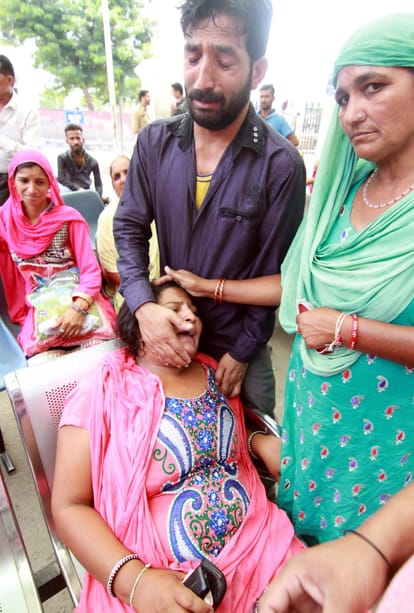 two employees of  electricity department killed