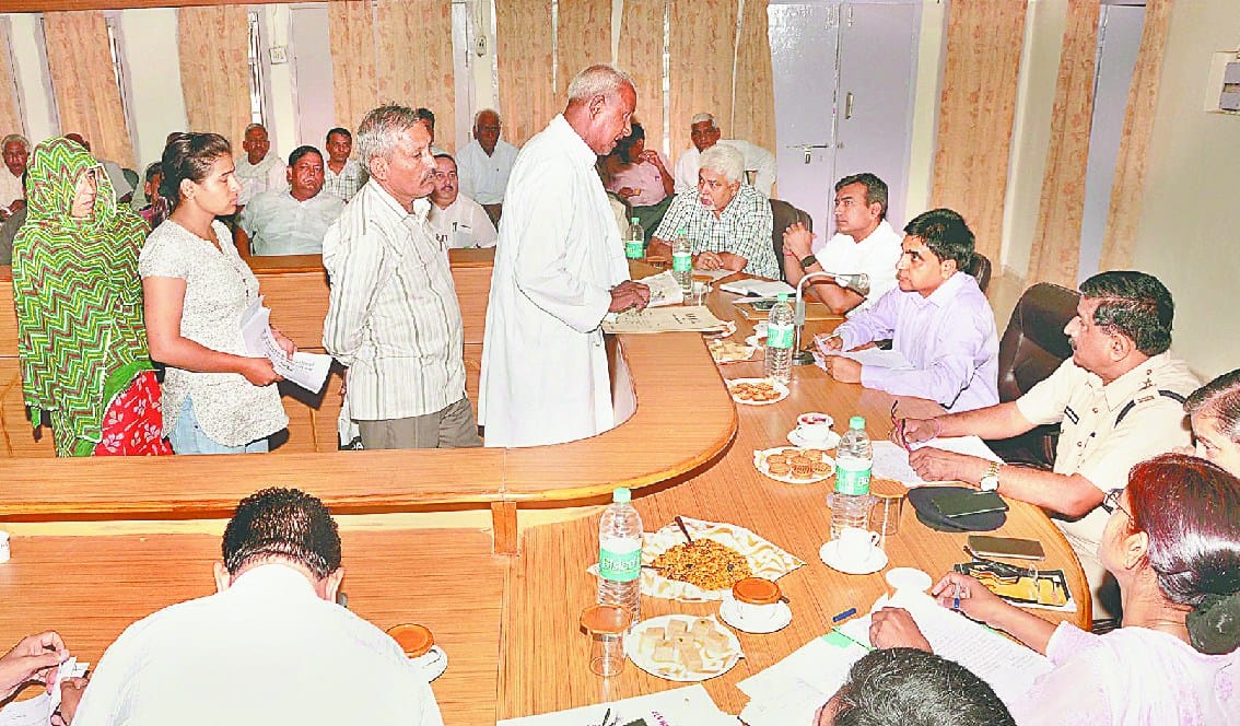 patwari saspand, in narnaul, due to let docoment